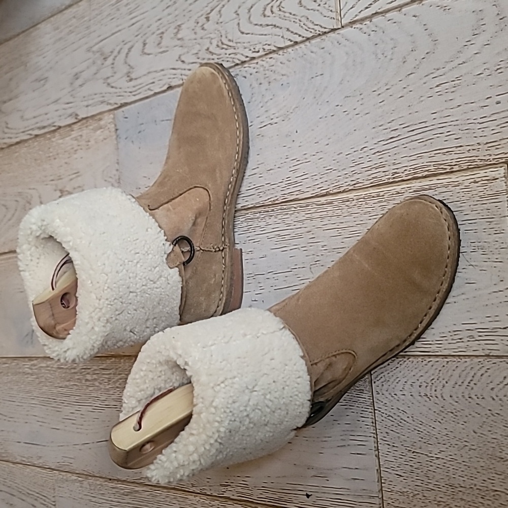 UGG Daphne Shearling lined Suede Boots size womens 8 - Picture 9 of 10